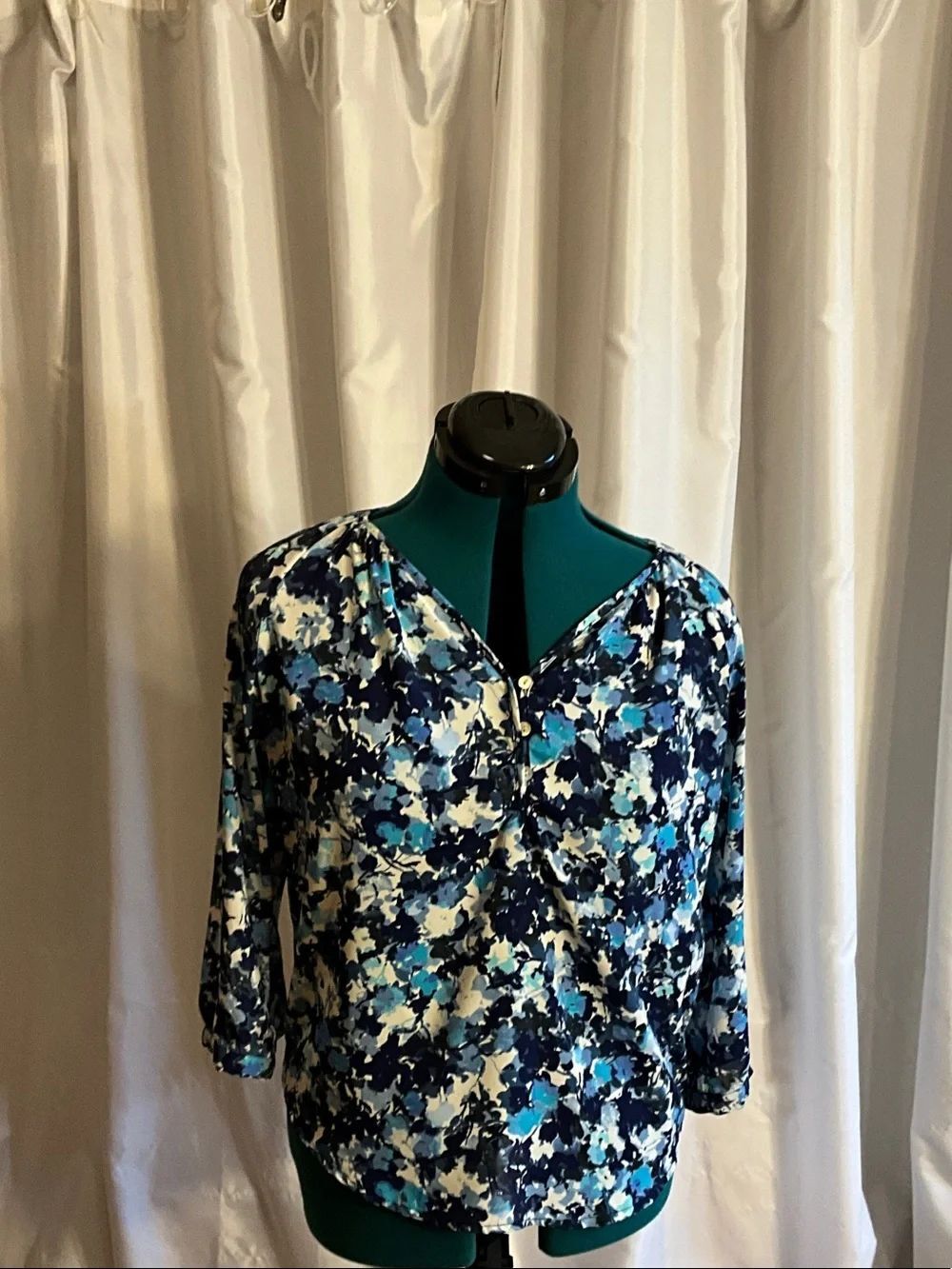 Olive & Oak Navy, Blue and White Floral V-Neck Blouse